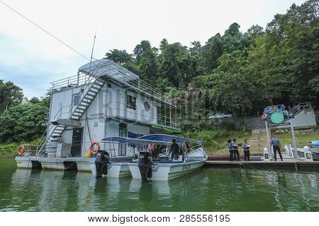 House Boat Temenggor Lake