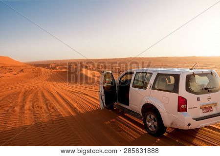 Bidiyah, Oman - November 5, 2018: Off-road Vehicle In The Wahiba Sands Desert Dunes At Sunset (oman)