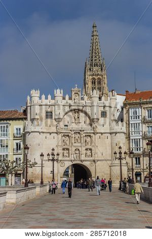 Burgos, Spain - April 24, 2018: Santa Maria Bridge And Historic City Gate In Burgos, Spain