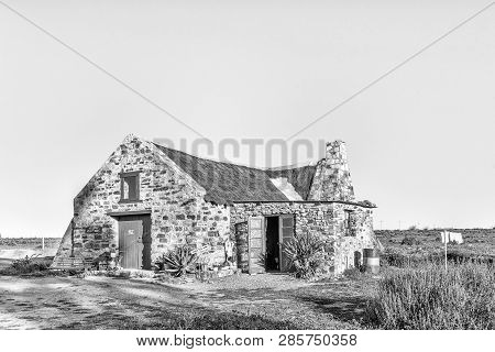 Nieuwoudtsville, South Africa, August 28, 2018: A Chalet And Toilet Facilities At Matjiesfontein Far