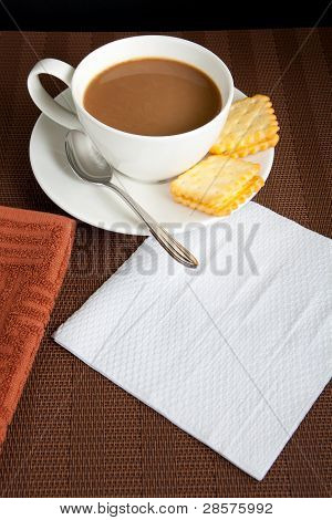 Белый кофе и печенье