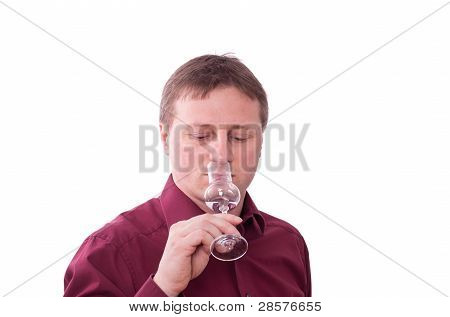Mann ist ein Grappa genieÃŸen