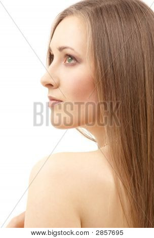 Belle femme avec les cheveux longs