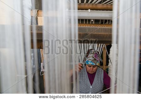 Kastamonu,turkey-november 05,2017: Woman Working At The Loom. Turkey National Crafts. Focused On The