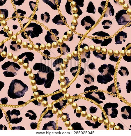 Golden Chain Glamour Leopard Fur Seamless Pattern Illustration. Watercolor Hand Drawn Fashion Cheeta