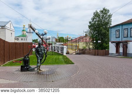 Russia, Vladimir June 21, 2020, View Of The Firefighter Monument On Georgievskaya Street, Photo Take