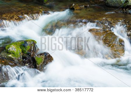 balbucear en el agua