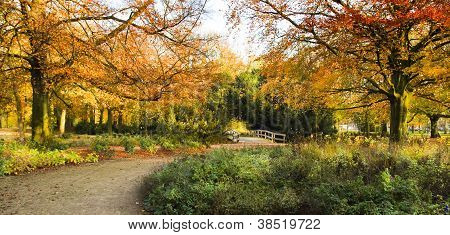 Entrée panorama du parc en automne