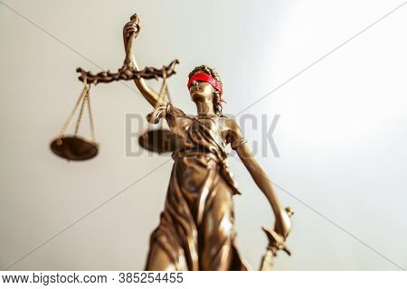 The Statue Of Justice - Lady Justice Or Iustitia / Justitia The Roman Goddess Of Justice