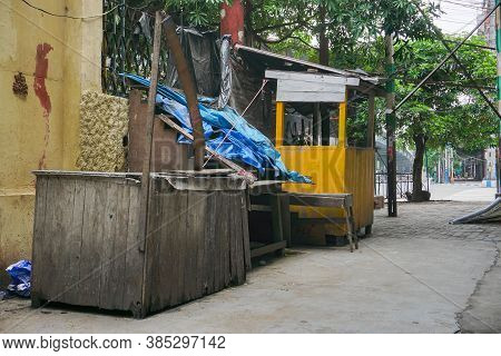 Kolkata, West Bengal, India - 22nd May 2020 : Raodside Retail Shops Under Lockdown To Stop Spread Of