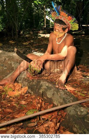 Porto Seguro, Bahia / Brazil - April 14, 2009: Pataxo Indians Are Seen In The Village Jaqueira In Th