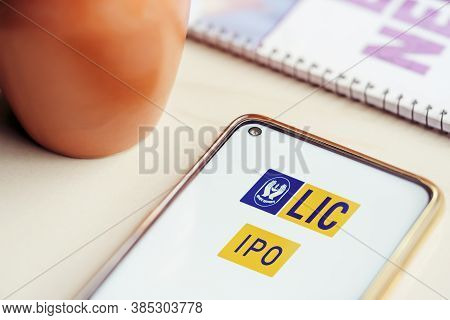 Kolkata, West Bengal, India, September 6, 2020 : Lic Ipo Background. Website Of Life Insurance Corpo