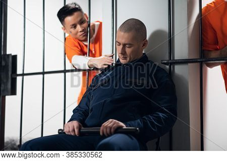 Inveterate Scoundrels In Prison Secretly Attack An Armed Warden In Order To Escape From The Cell.