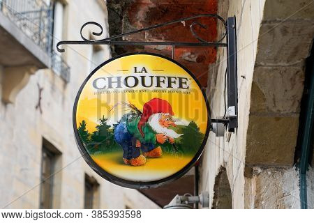 Bordeaux , Aquitaine / France - 09 10 2020 : La Chouffe Logo And Sign Cartoon Front Of Bar Of Belgia