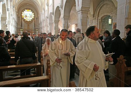 BETHLEHEM-januar 03: Pilgrimme deltager i processionen, der starter fra kirken St. C