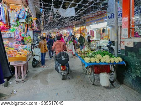 Haridwar, Garhwal, India - 3rd November 2018 : Busy Street Inside View Of Motibazar At Night, A Famo