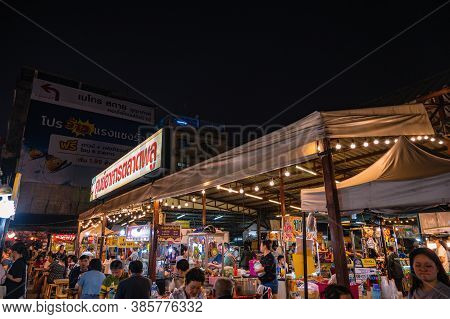 Bangkok/thailand-7 Dec 2019:unacquainted Tourist Walking In Talat Phlu Area Bangkok City Thailand.ta