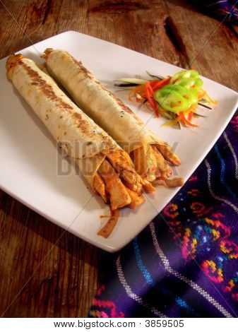 Burritos di pollo caldo messicano