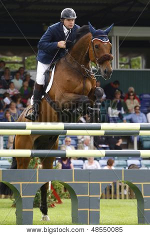 24/06/2011 HICKSTEAD Anglie, malý JOHN jel Spivey Phillip (GBR) soutěží v Hickstead