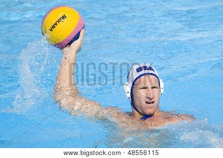 Heinäkuu 28 2009; Italia Rooma USA joukkuepelaaja Anthony Azevedo kilpailee miesten waterpolo quarterfina