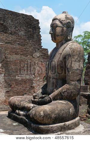 Ősi Buddha szobor