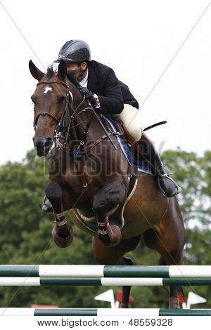 24/06/2011 HICKSTEAD อังกฤษ นั่งโดยนิคชาร์ลส์ (GBR) แข่งขันในชไอ MIDNIGHTLADY MURKAS