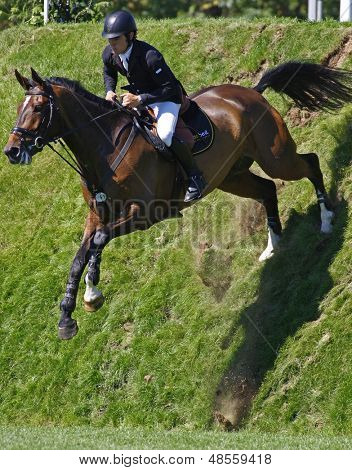 26/06/2011 HICKSTEAD ENGLAND, redet DHI HINDLE af Joe Whitaker (GBR) tackler den stejle Derby Bank 
