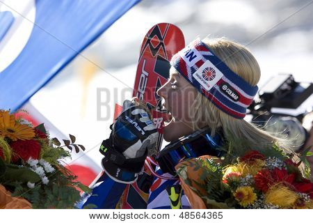 OCT 25, SOELDEN Rakousko Chemmy Alcott s její medaile v závodě dámské obří slalom na Rettenb