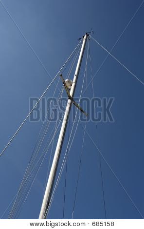 Kigger op på masten på en Yacht