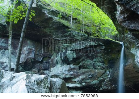 Toppen af Pam's Grotto falder