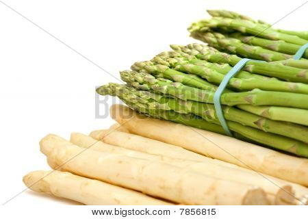 Asperges wit en groen geïsoleerd