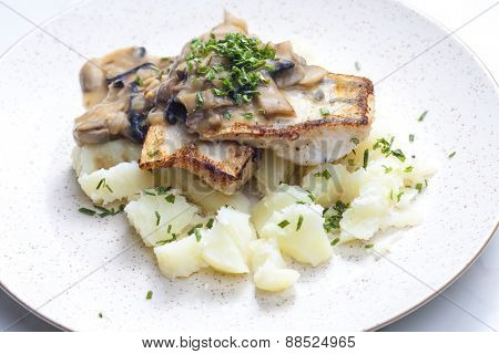 pikeperch on butter with mushroom sauce and spring potatoes