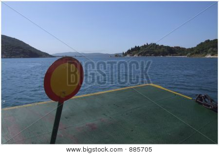 op de feryboat ondertekenen