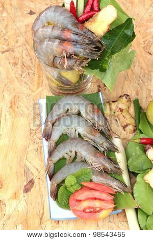 Shrimp and lemon chilli lemon grass kaffir lime leaves for soup spicy
