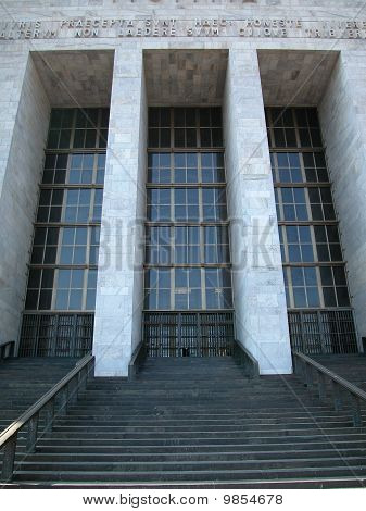 Edifício do Tribunal de lei em Milão, Itália