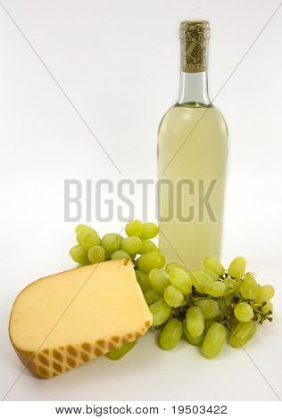 Białe wino, sery i winogron.