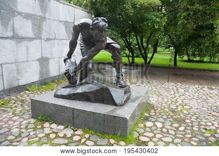MOSCOW - JULY 5: Cobblestone As Weapon of Proletariat monument in Krasnopresnensky Square on July 5 2017 in Moscow. This Park is located in the center of Moscow.