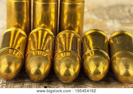 9mm caliber cartridges. Sale of weapons and ammunition. The right to bear arms