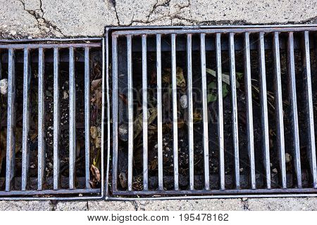 Manhole cover drainage system. Drainage in the street