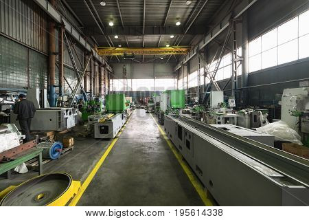 Assembly shop of the factory for the production of grinding machines.