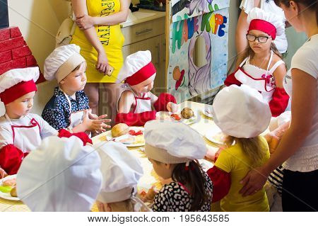 Alchevsk, Ukraine - July 16, 2017: Children's Master Class On Cooking Potatoes In The Oven With Ham 