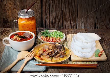 Thai Rice Noodles with Chicken Curry in Coconut Milk (Kanom Jeen Nam Ya Kai) and Thai Iced Tea