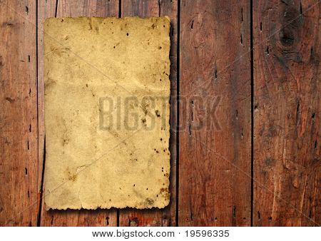 Papel velho sobre um fundo de madeira antigo
