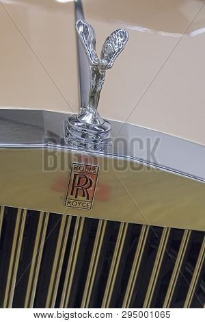 Moscow, Russia - November 10, 2018: The Classic Emblem Of The Rolls Royce Cars On The Hood Of The Ro