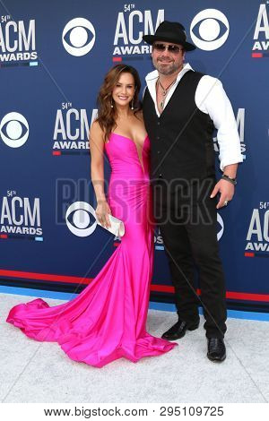 LAS VEGAS - APR 7:  Sara Reeveley, Lee Brice at the 54th Academy of Country Music Awards at the MGM Grand Garden Arena on April 7, 2019 in Las Vegas, NV