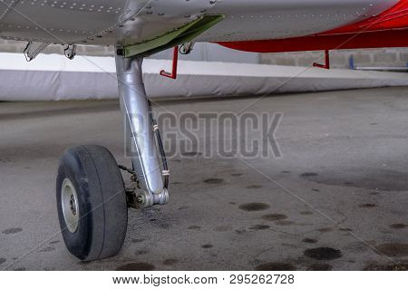 Landing Gear Close Up, Light Sport Aicraft Wheel, Main Landing Gear
