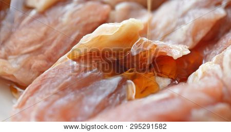 Add oil to marinade chicken fillet