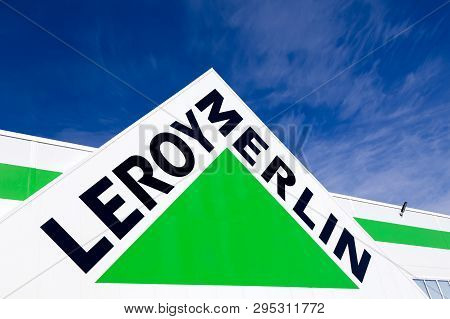 Russia Kemerovo 2019-04-02 Leroy Merlin Brand Sign Against Blue Sky. French Home-improvement, Buildi