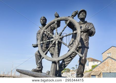19 May 2018: Brixham, Devon - Man And Boy, Bronze Sculpture By Elisabeth Hadley, In Brixham, Devon, 