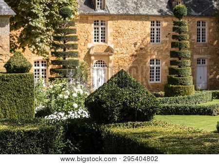 The Picturesque Jardins Du Manoir D Eyrignac In Dordogne. France